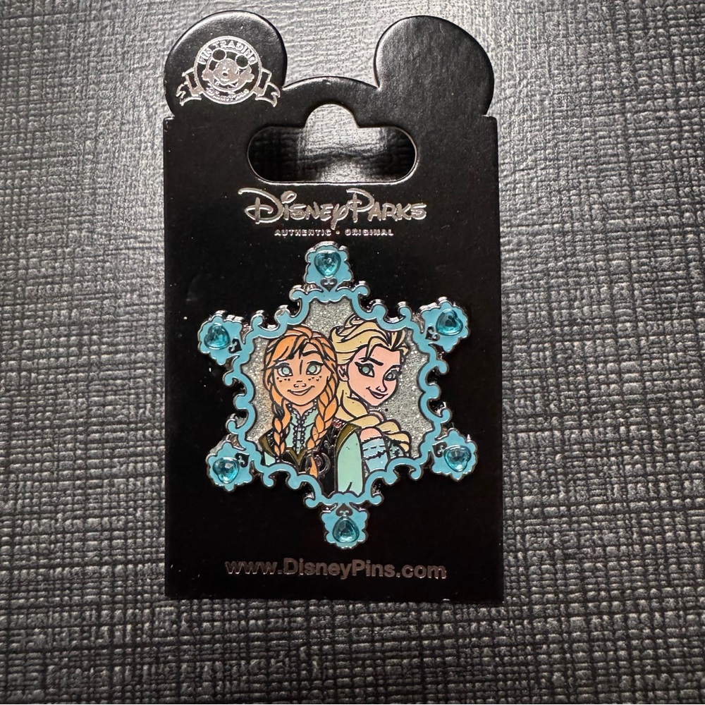 2014 Disney Parks FROZEN Jeweled Snowflake Elsa & Anna Trading Pin